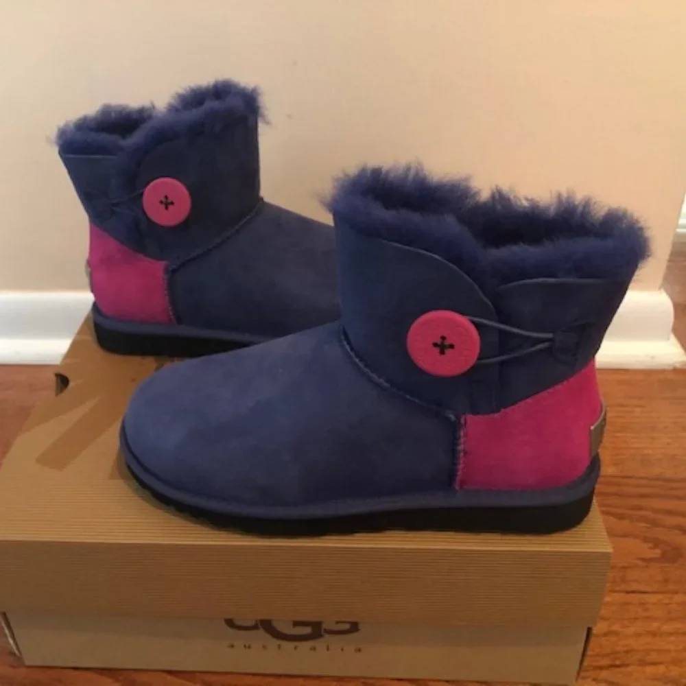 UGG Mini Bailey Button Shearling Boots. Real sheepskin boot. Size: 3